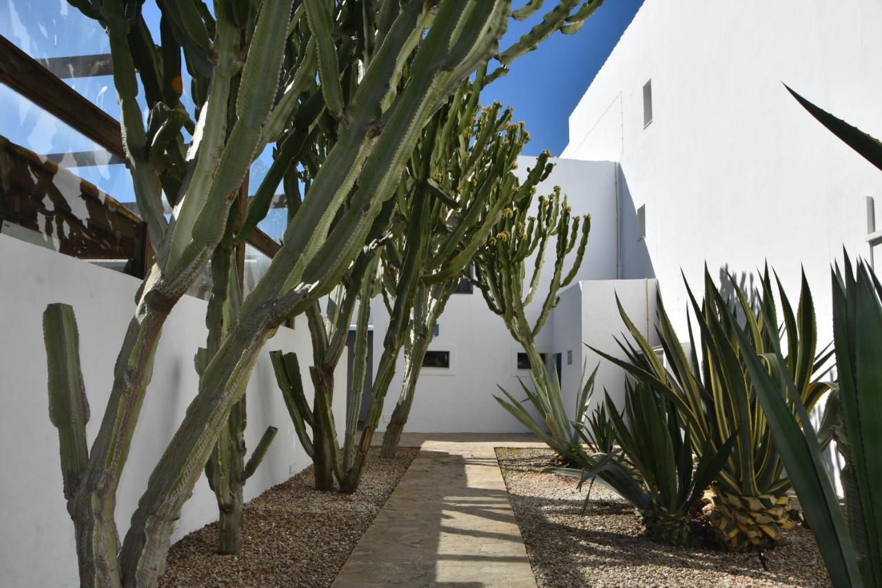 Hostal Dona Lola Marina Zahara de los Atunes Exterior foto
