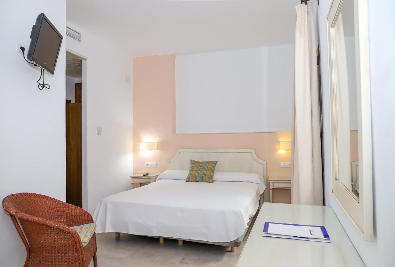 Hostal Dona Lola Marina Zahara de los Atunes Exterior foto